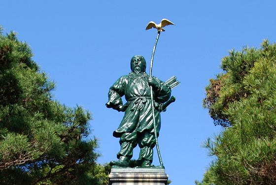 朝日山公園 古武士像