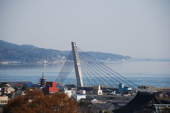 朝日山公園から見た比美乃江大橋