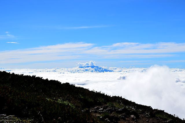 高天原から眺めた雲海に浮かぶ御嶽山