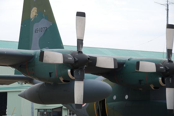 C-130H 戦術輸送機 プロペラ