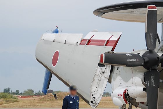 E-2C ホークアイ 折畳み式主翼