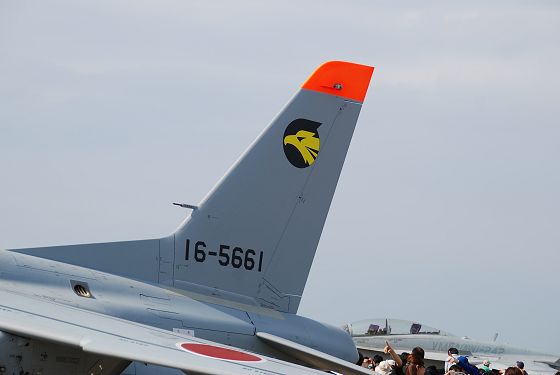 T-4 中等練習機 垂直尾翼