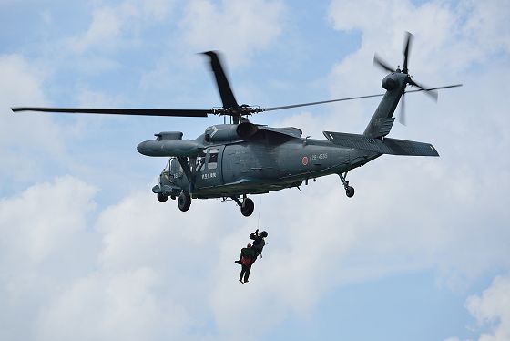 UH-60J 洋上迷彩塗装機 救難飛行展示