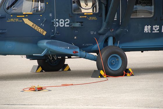 救難ヘリコプター UH-60J 洋上迷彩塗装機 アース線