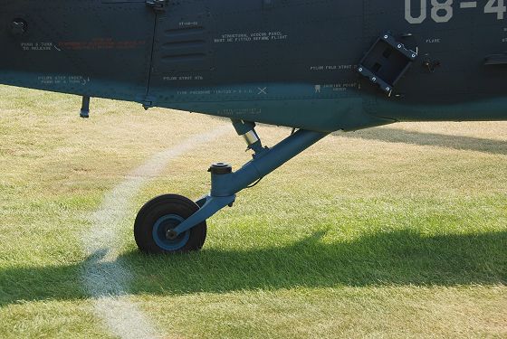 救難ヘリコプター UH-60J 洋上迷彩塗装機 後脚