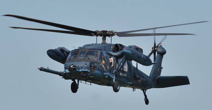 救難ヘリコプター UH-60J 洋上迷彩塗装機