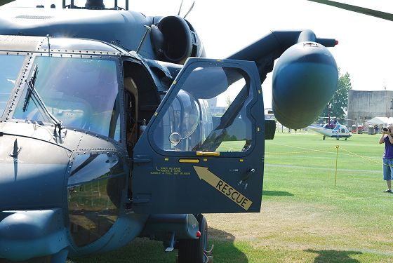 救難ヘリコプター UH-60J 洋上迷彩塗装機 コ・パイロット席用ドア
