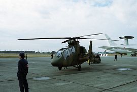 OH-1 観測ヘリコプター（陸上自衛隊）