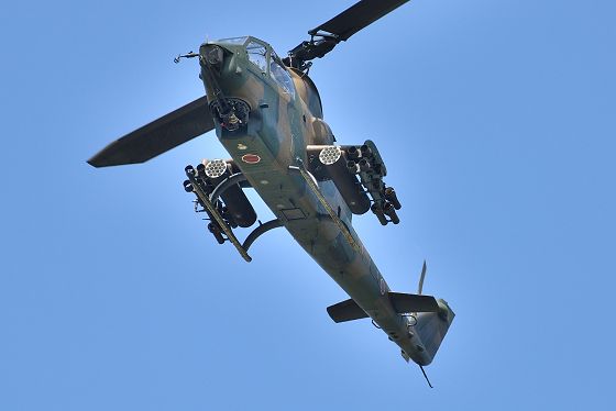 展示飛行中のAH-1S コブラ 機体下面