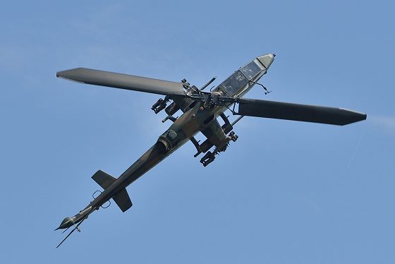 展示飛行中のAH-1S コブラ 機体上面