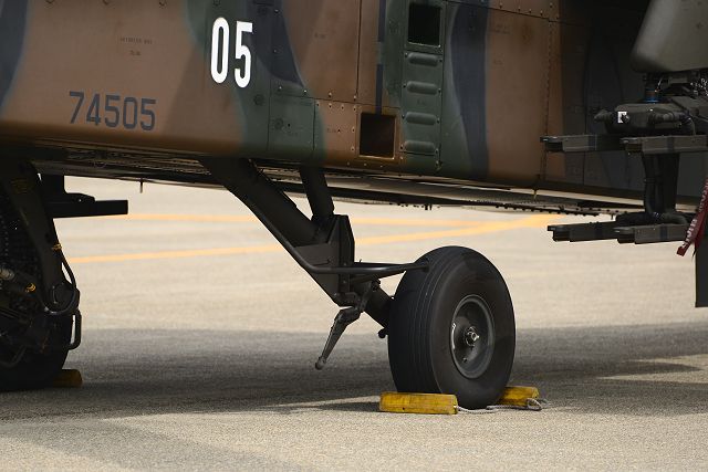 AH-64D アパッチ 主脚（前輪）