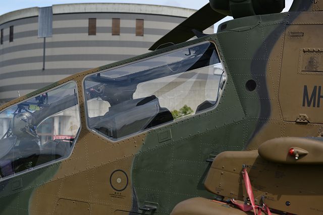 OH-1 観測ヘリコプター 観測員席