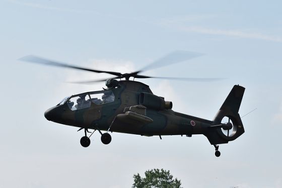 OH-1 観測ヘリコプター 機体左面