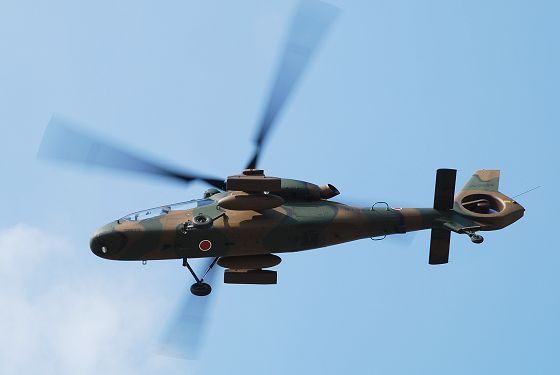 富山駐屯地での模擬戦闘訓練に参加するOH-1 観測ヘリコプター 機体左面