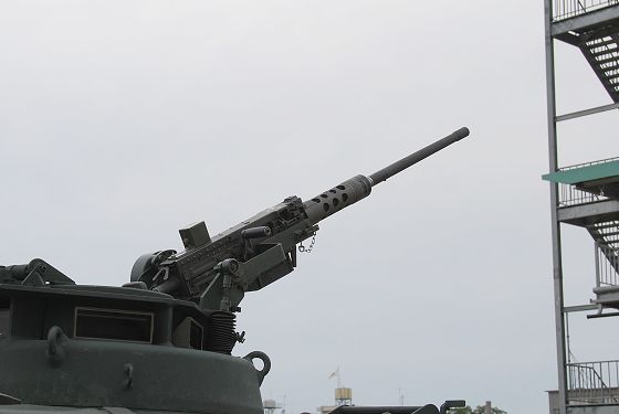 96式装輪装甲車に装備された12.7mm重機関銃 M2