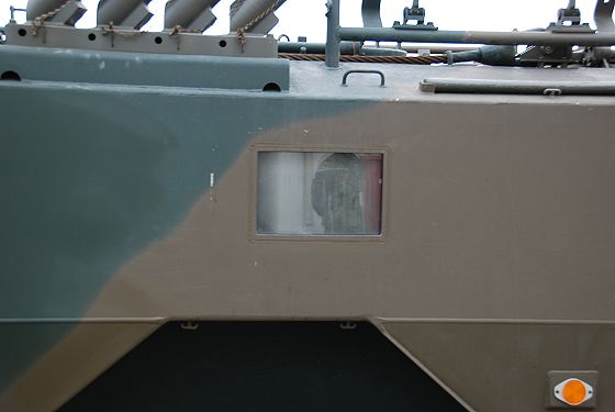 96式装輪装甲車 視察窓
