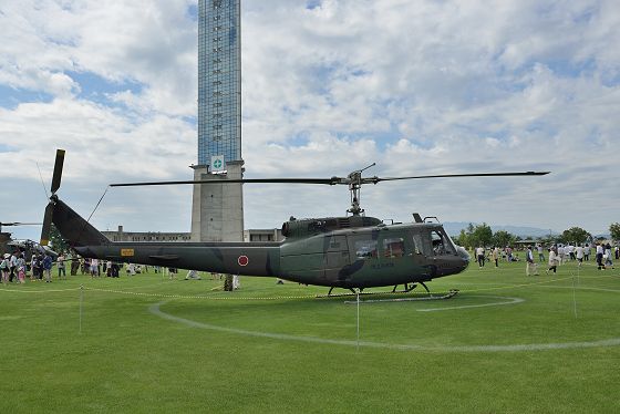 UH-1H 多用途ヘリコプター 機体右面