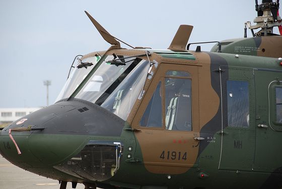 UH-1J 多用途ヘリコプター コックピット