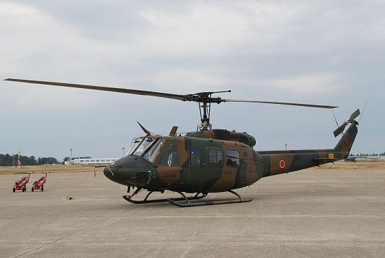 UH-1J 多用途ヘリコプター 機体左面