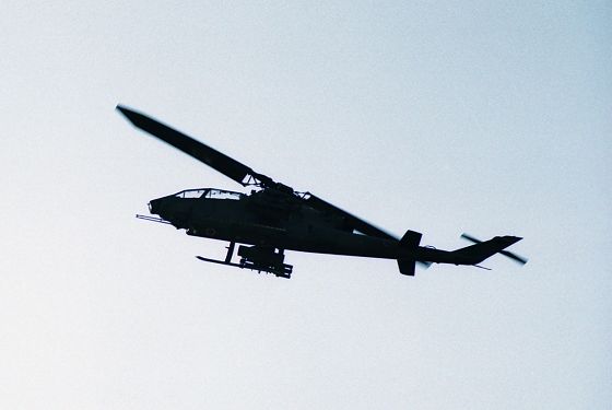 浜松基地・航空祭で飛行展示を行なうAH-1S コブラ