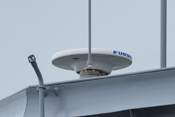 護衛艦 ちくま FURUNO製GPSアンテナ・ユニット