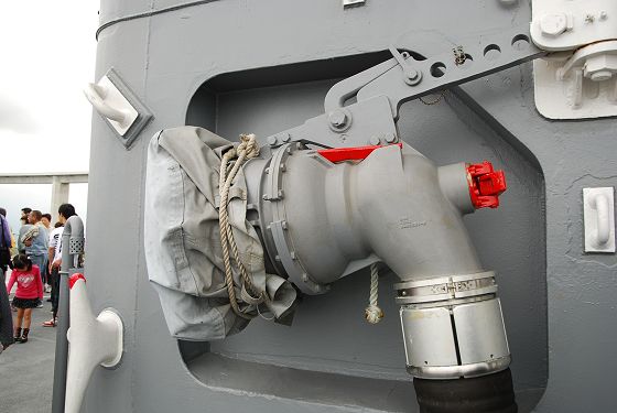 洋上給油装置の搭載口（受油口）
