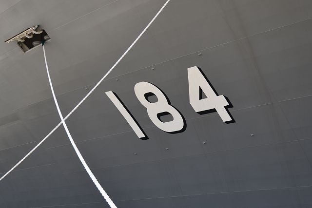 ヘリコプター搭載護衛艦 かが 艦番号「184」
