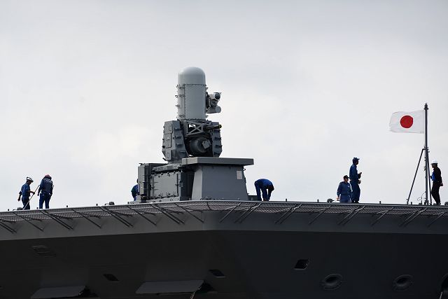 艦外の高台から見た高性能20mm機関砲 CIWS