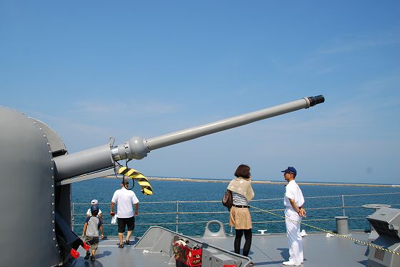 護衛艦みねゆき 62口径 76mm単装速射砲 砲身