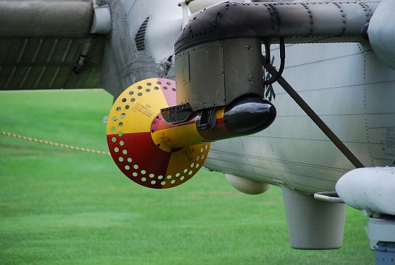 哨戒ヘリコプター SH-60J 磁気探知装置 AN/ASQ-81