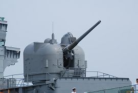 51番砲（前甲板の砲）