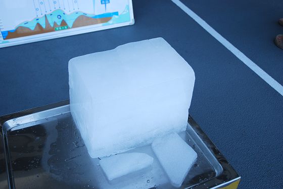 砕氷艦 しらせ 南極の氷