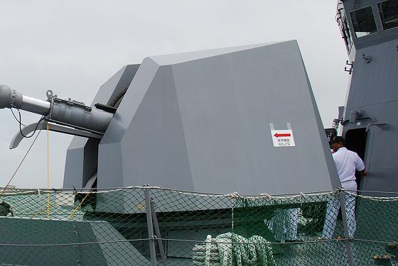OTO 62口径 76mm単装速射砲 ステルス型シールドの砲塔