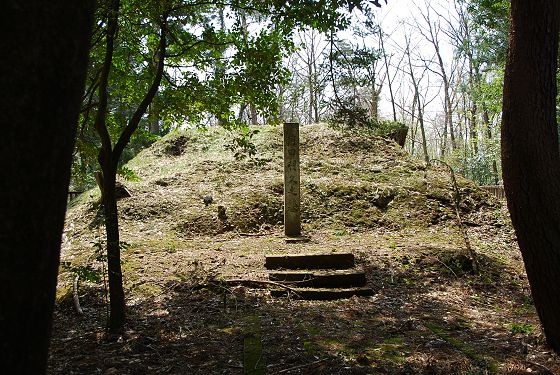 前田利久公の墳墓