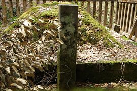 良子姫の墓碑