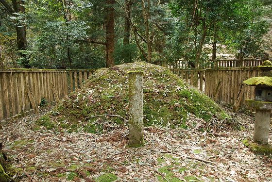 上阪伊与子の墳墓
