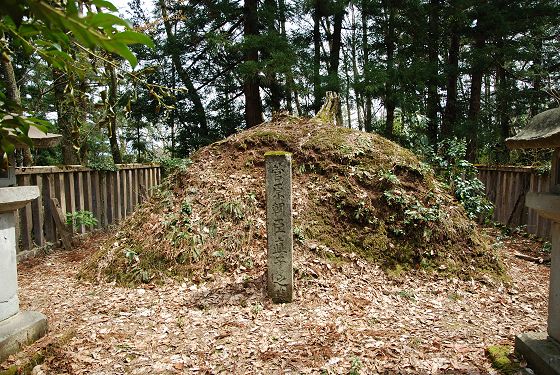 直子姫の墳墓