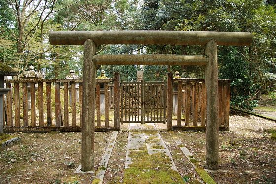 第4代藩主 前田光高公夫人（清泰院、阿智子）の墓