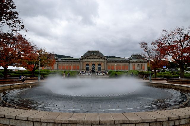 京都国立博物館 本館と噴水