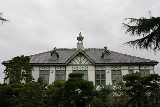 奈良女子大学 旧本館 寄棟屋根