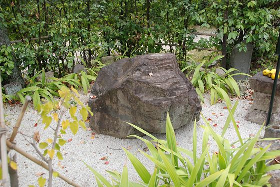 元興寺 かえる石