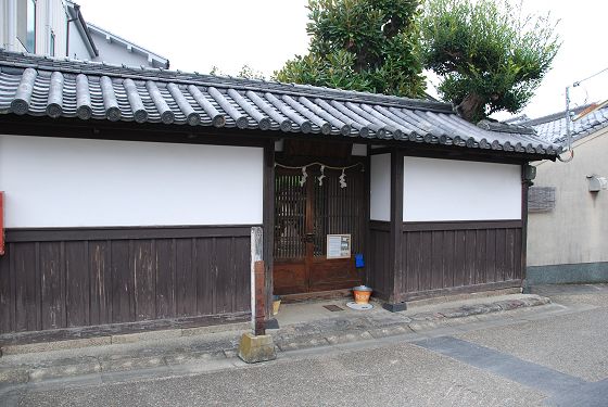 率川神社（長屋門）