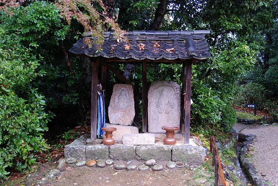 秋篠寺 行者の石像