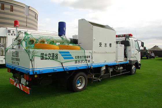 国土交通省 排水ポンプ車