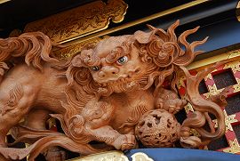 神楽台の獅子彫刻