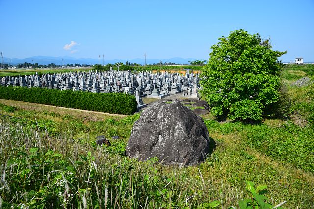 大場の大転石と圓光寺浄土苑（墓地）