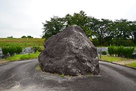 富山霊園の大転石