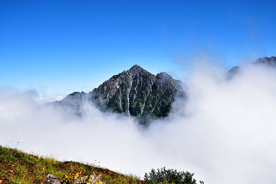 2015年9月14日、カガミ谷乗越から眺めた剱岳