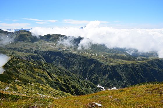 奥大日岳 最高地点から眺めた天狗平とアルペンルート