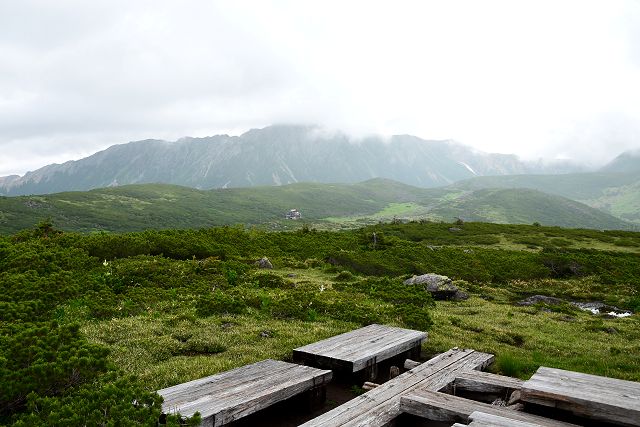 祖母岳から眺めた水晶岳と雲ノ平山荘